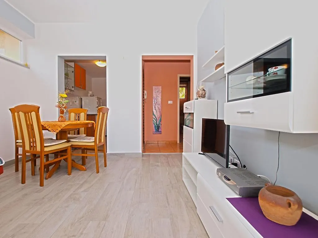Apartment Snezana 1200 Fazana