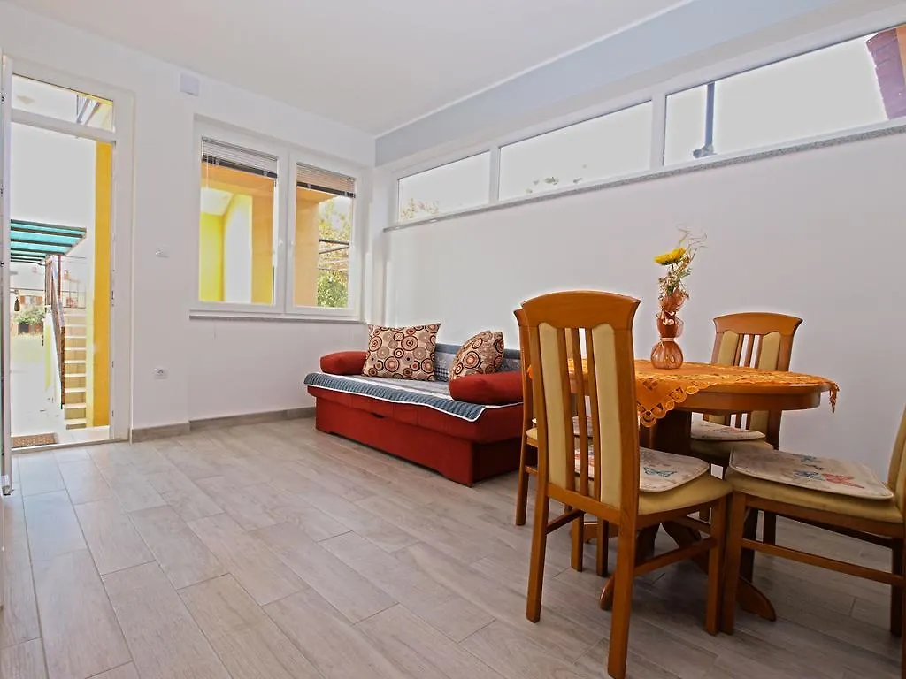 Apartment Snezana 1200 Fazana