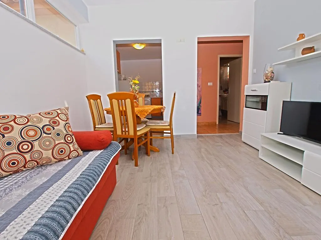 Apartment Snezana 1200 Fazana 0*,  Croatia
