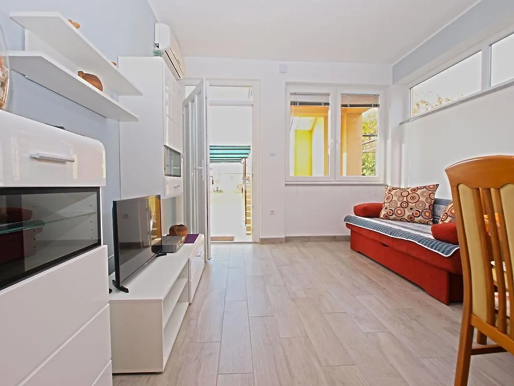 Apartment Snezana 1200 Fazana 0*,