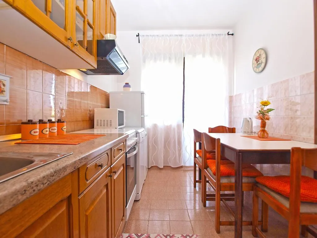 Apartment Snezana 1200 Fazana 0*,  Croatia