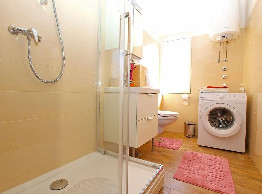 Apartment Snezana 1200 Fazana 0*,