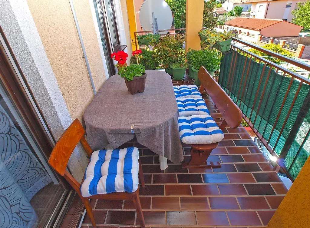 Apartment Snezana 1200 Fazana