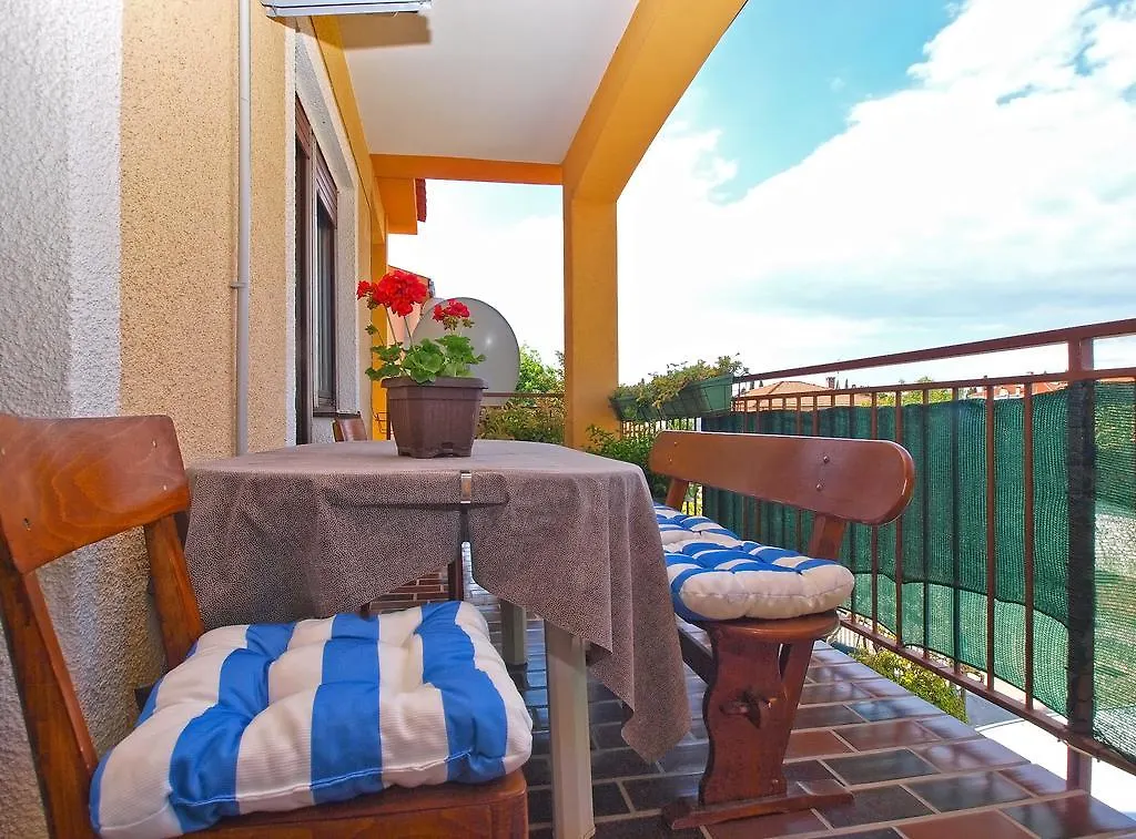 Apartment Snezana 1200 Fazana