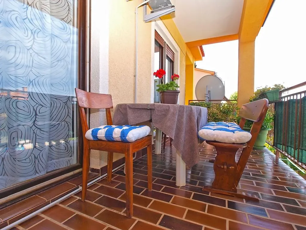 Apartment Snezana 1200 Fazana