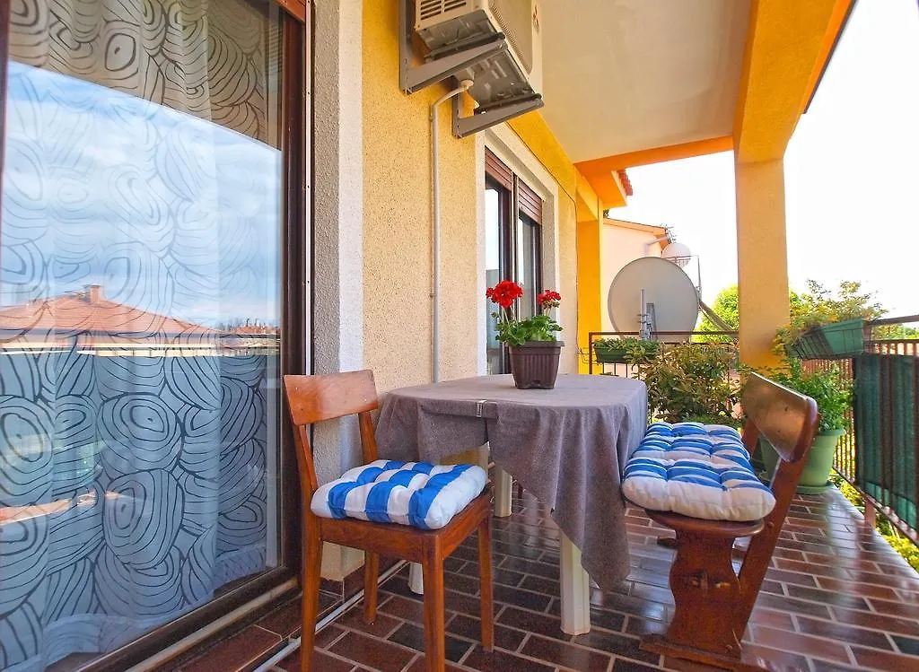 Apartment Snezana 1200 Fazana